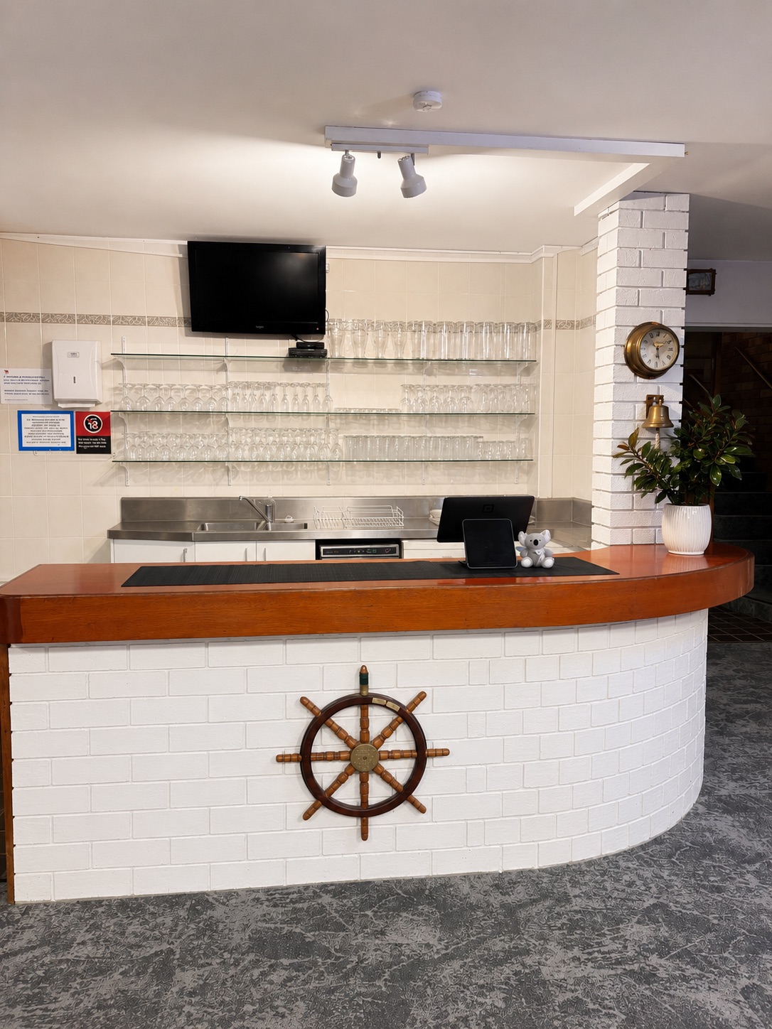 Ground floor bar facilities